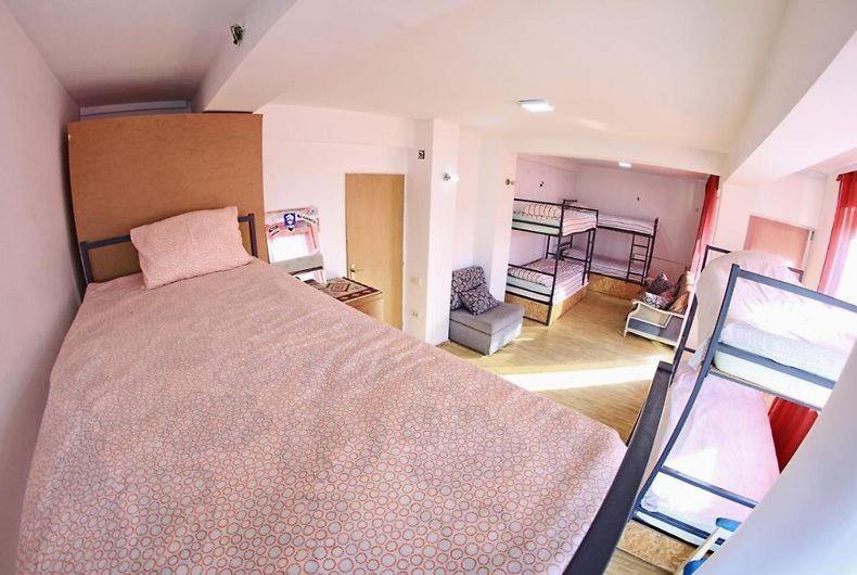 Golden Age Hostel Охрид Екстер'єр фото